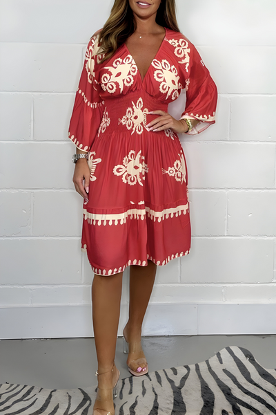 Elegantes Kleid mit Muster und V-Ausschnitt – perfekt für jeden Anlass