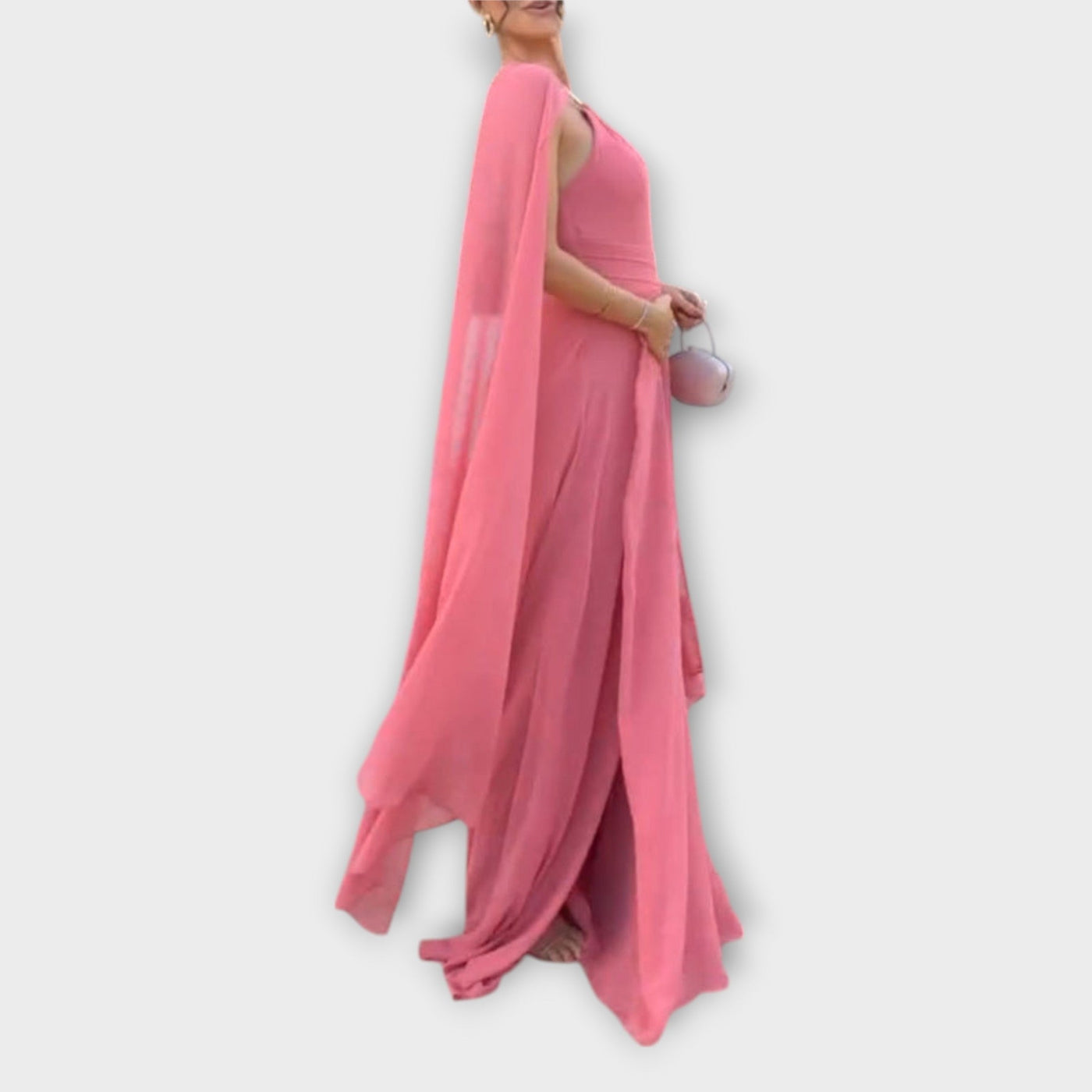 Mabel - Elegantes Maxikleid mit Cape-Ärmeln und hohem Schlitz" 

Rewritten: "Mabel - Stilvolles Maxikleid mit schwingenden Cape-Ärmeln und verführerischem Schlitz