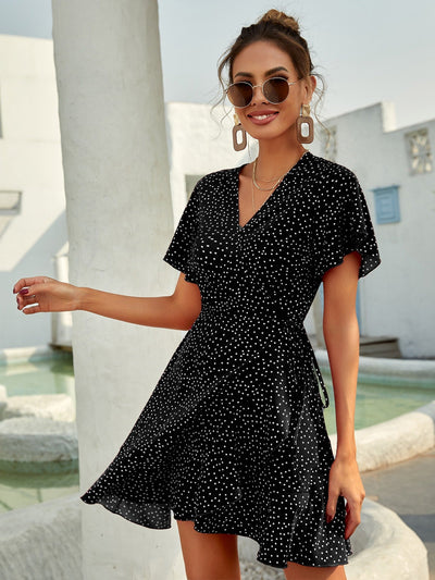 Rotes Wickelkleid mit Punkten – Sommerliches Kurzkleid mit Volants