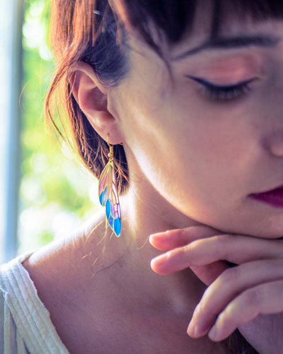 Betty – Ohrringe mit bunten Flügeln im Gradient-Design