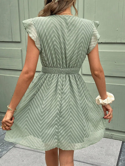 Sommerkleid mit V-Ausschnitt & Häkelspitze – Luftiges Kurzarmkleid mit Taillenbund