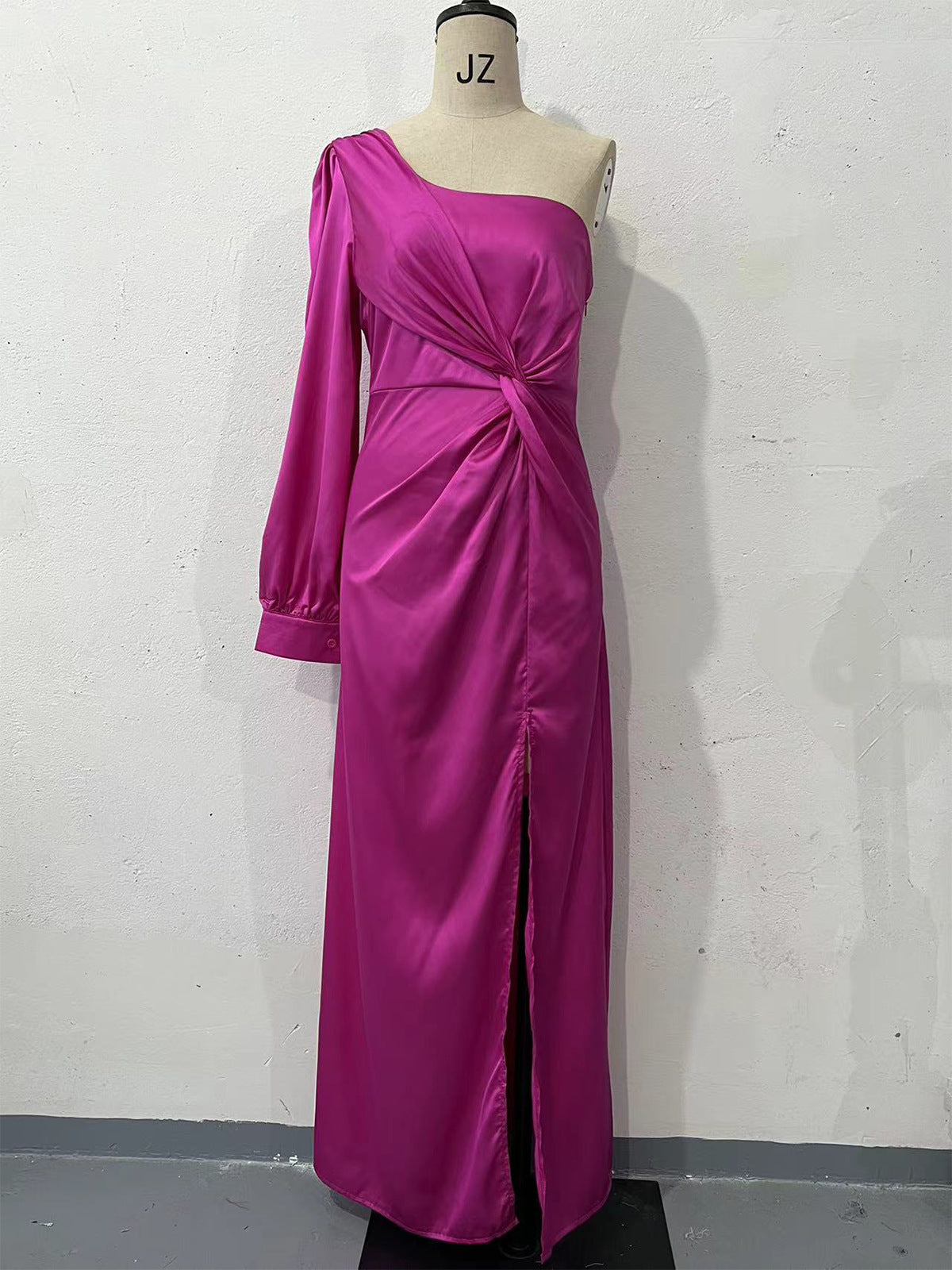 Clara – Einseitiges, geteiltes Kleid mit langen Ärmeln für Damen