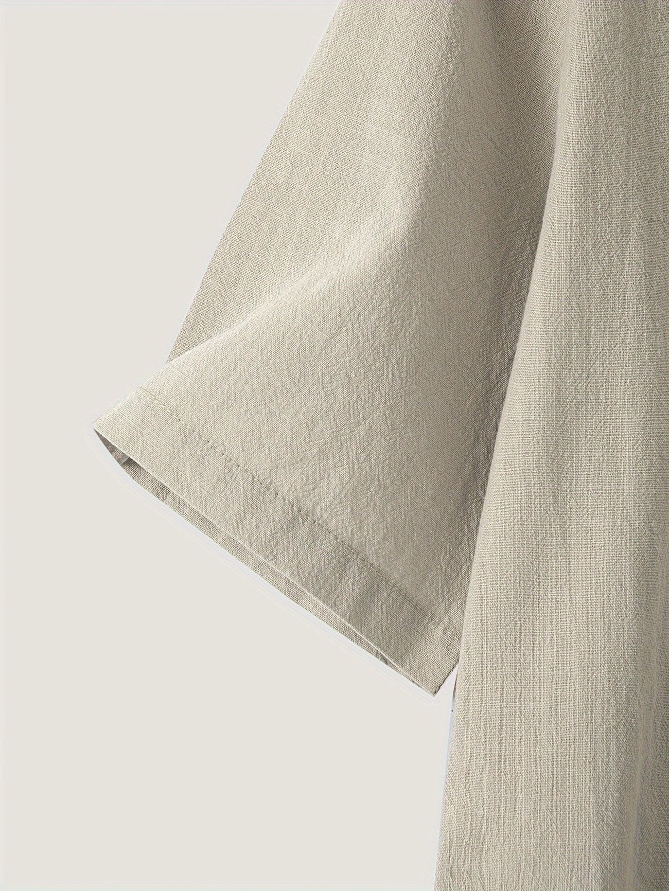 Nerida – Modische Bluse Mit V-Ausschnitt Und Kurzen Ärmeln