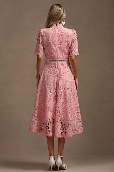 Vorelle – Lässiges Kurzarmkleid mit Blumenstickerei