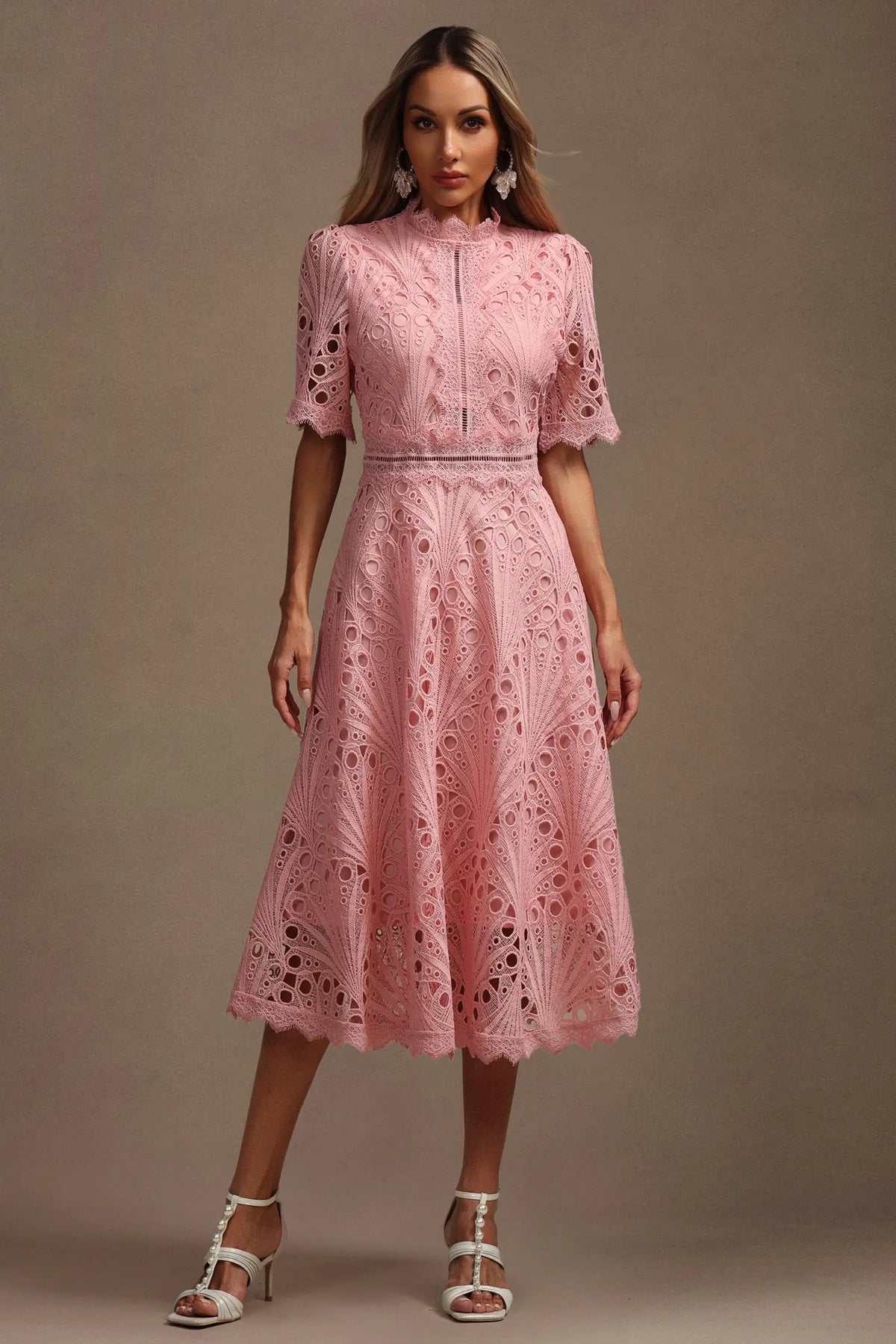 Vorelle – Lässiges Kurzarmkleid mit Blumenstickerei