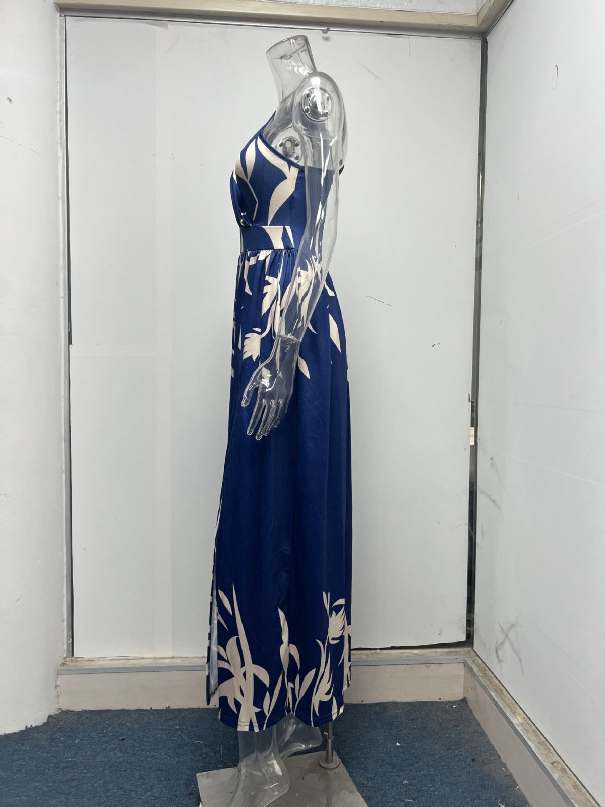 Heidi Mode | Ärmelloses Kleid mit hoher Taille und Öffnung