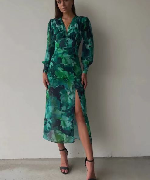 Heather – V-Ausschnitt Kleid mit REDLEAF Druck