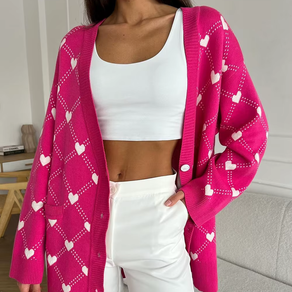 Wibke – Romantische Strickjacke mit Herzmuster