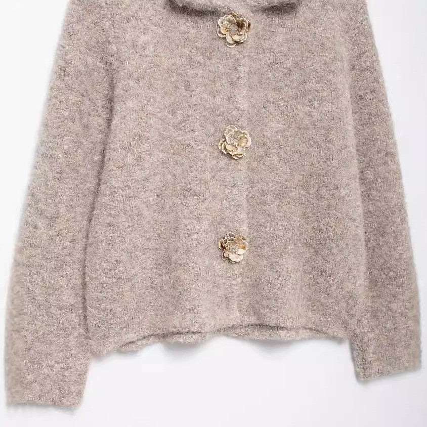 Marcella - Strickmantel mit dekorativen Blumenknöpfen