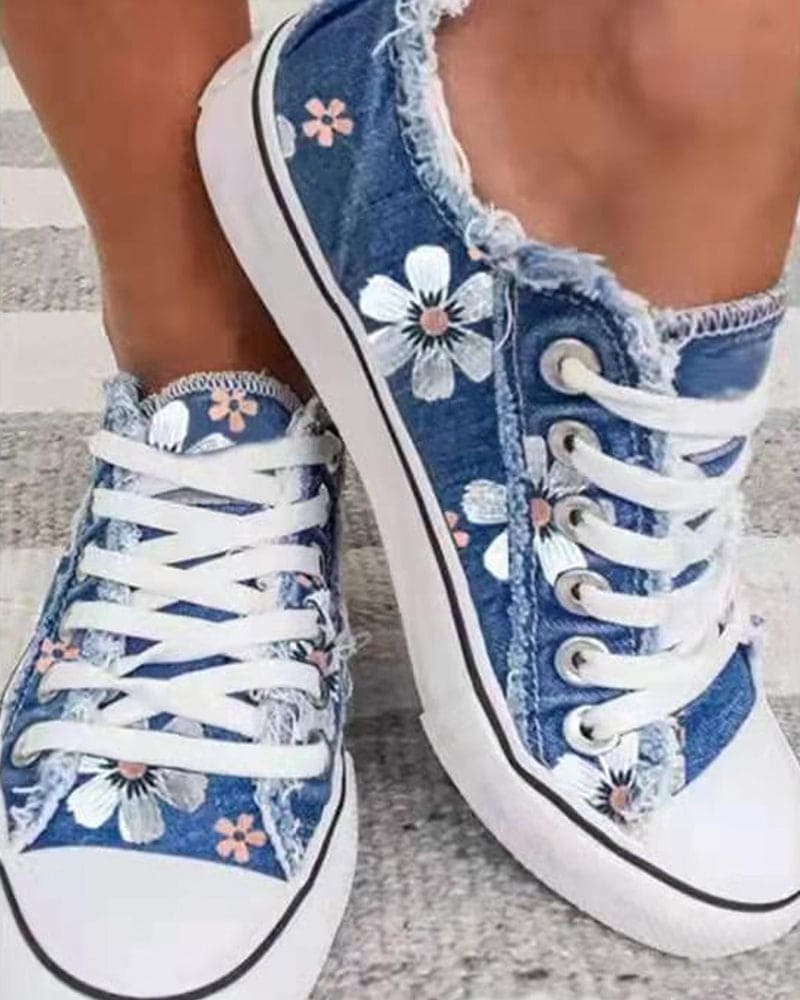 Heidi-Mode | Denim Sneakers mit Blumen