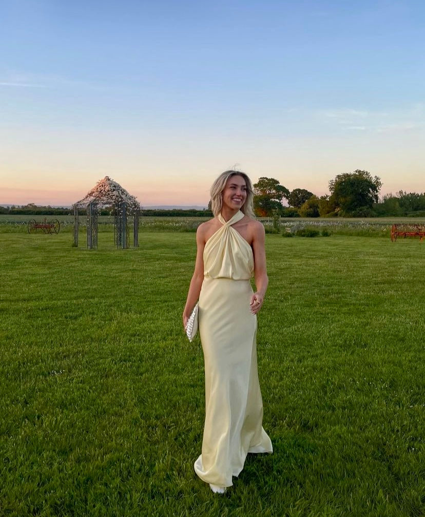 Elegant Maxikleid mit Neckholder & Raffungen