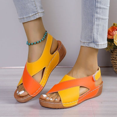 Jessica – Sommer Wedges Sandalen mit farbblockiertem Kreuzriemen Design