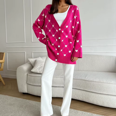 Mariele – Verspielte Strickjacke mit Herzmuster