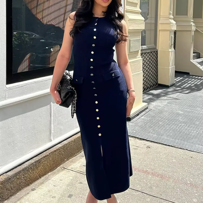 Gretchen – Figurbetontes Strickkleid mit Knopfleiste