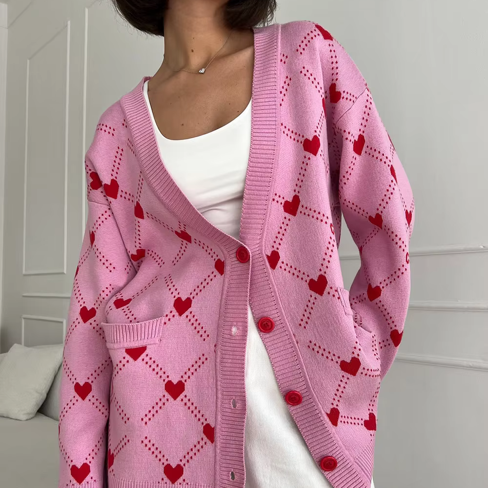 Mariele – Verspielte Strickjacke mit Herzmuster