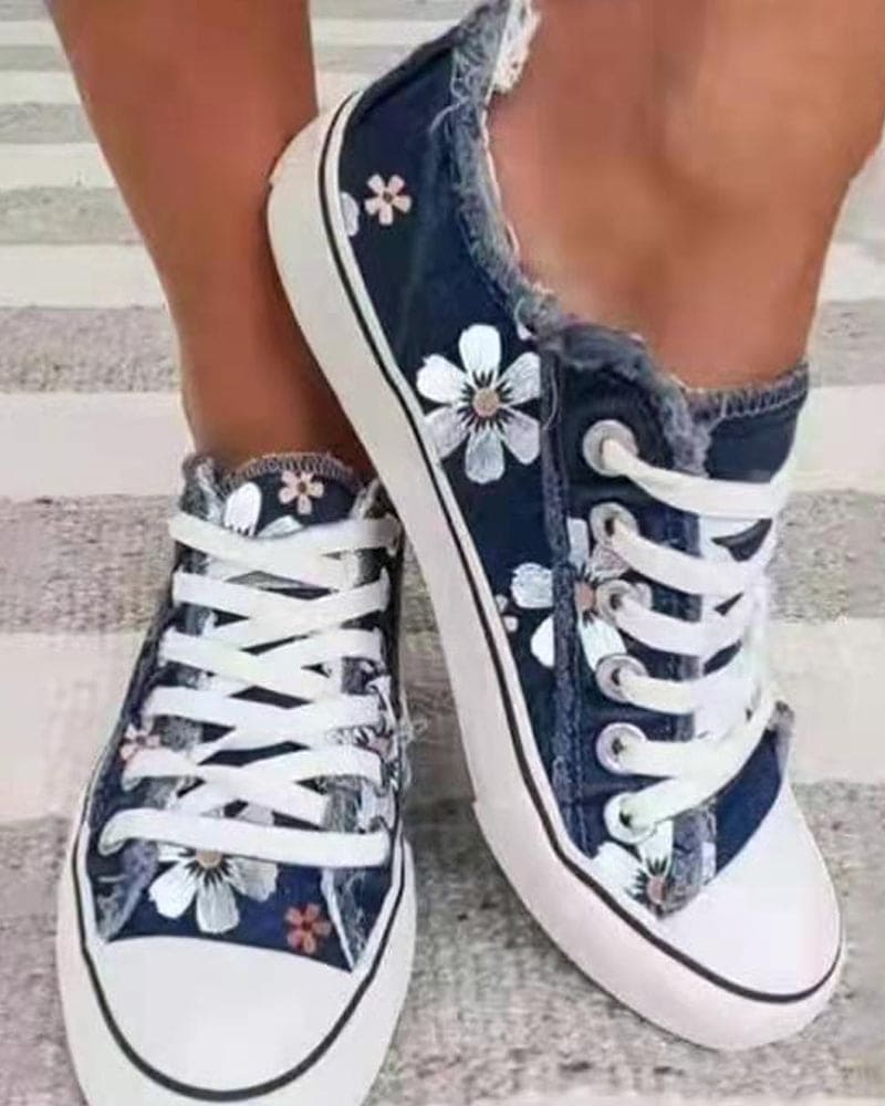 Heidi-Mode | Denim Sneakers mit Blumen