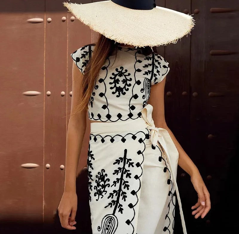 Charitini - Elegantes ärmelloses Oberteil Und Fließender Rock Im Satz