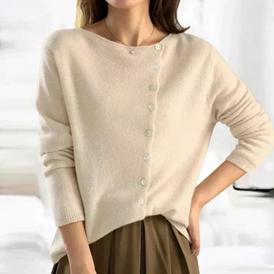 Sacha – Eleganter Pullover mit asymmetrischer Knopfleiste