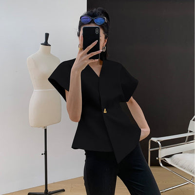 Octavia - Ungewöhnliche Weste mit asymmetrischem Schnitt