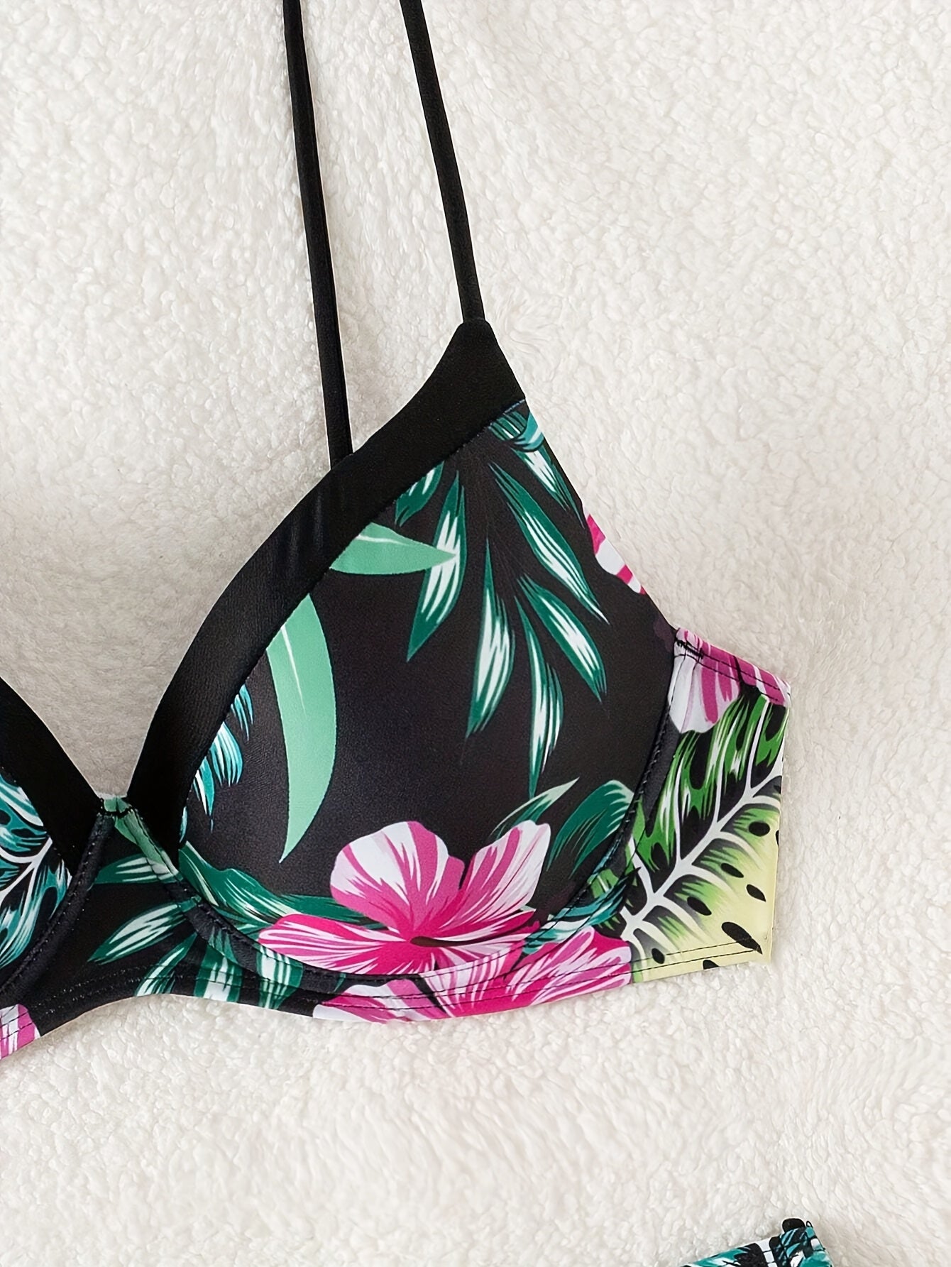 Fiora | Bikini mit Stützstäbchen und tropischem Blumenmuster für den Sommer