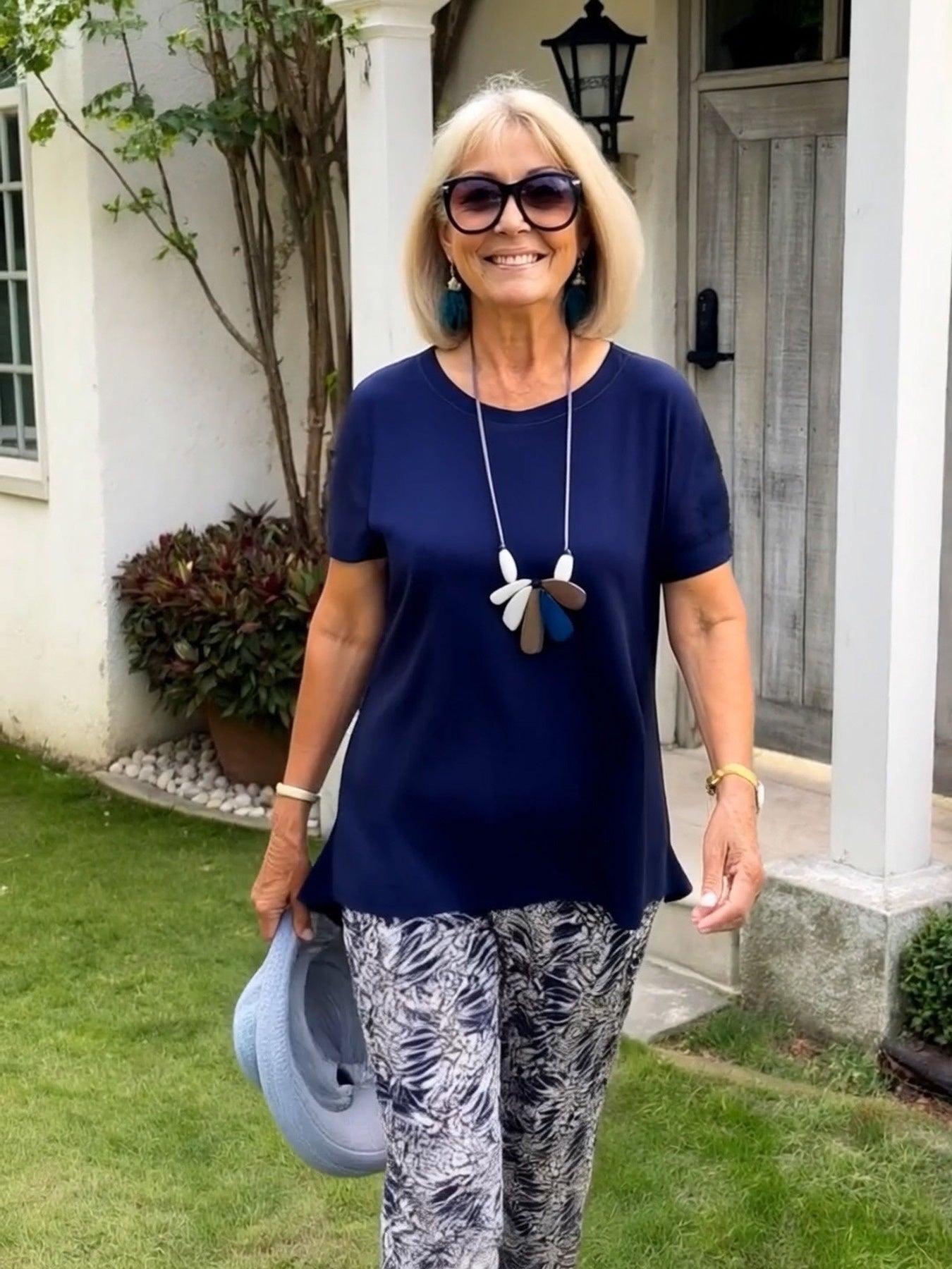 Judith – Kurzärmliges Bedrucktes Oberteil und Hose im Soliden Farbdesign