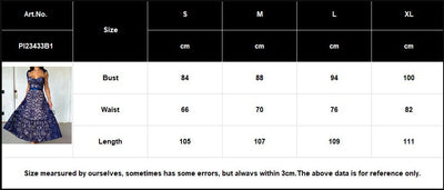 Diana – Langes Damenkleid mit blauer Stickerei und Rückenausschnitt