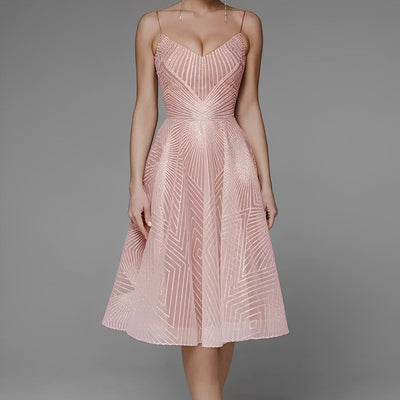 Symmetry Line – Festliches Abendkleid mit harmonischer Silhouette