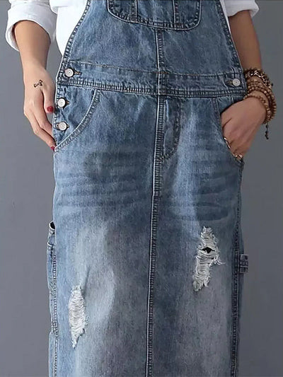 Latzkleid aus Distressed-Jeansstoff mit Schlitz hinten