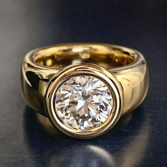 Ring aus geschmiedetem Gold mit Vintage-Zirkonia