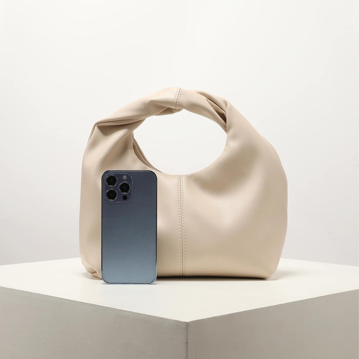 Theodora - Tragbare Schultertasche Unterarm-Tasche