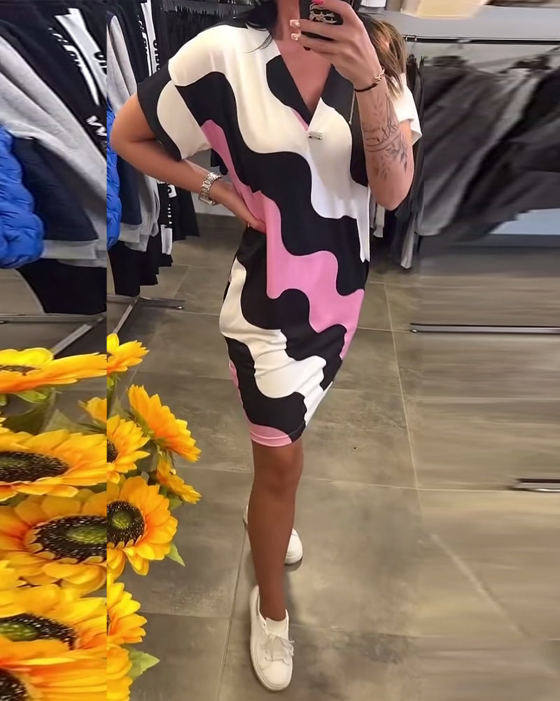 Penelope – Stilvolles Kleid Mit V Ausschnitt Und Wellenförmigem Drucken