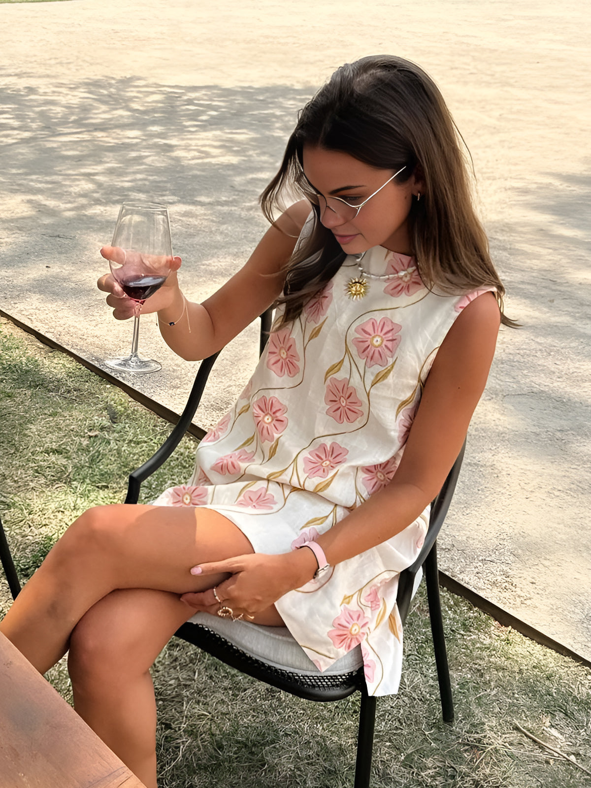 Ärmelloses Minikleid mit romantischem Blumenmuster – Sommerkleid