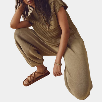 Stylisches Frauen-Outfit: Oberteil und Hose von Emma