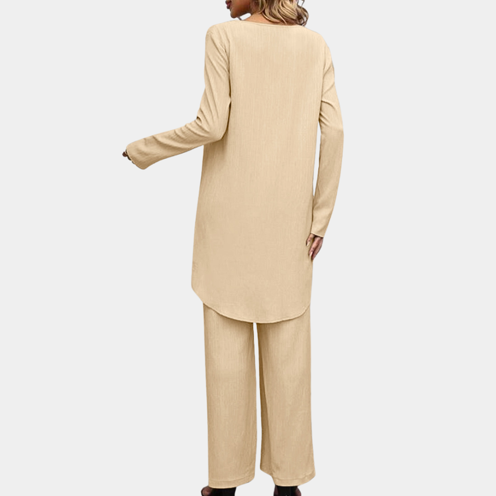 Schickes Damenmode-Ensemble