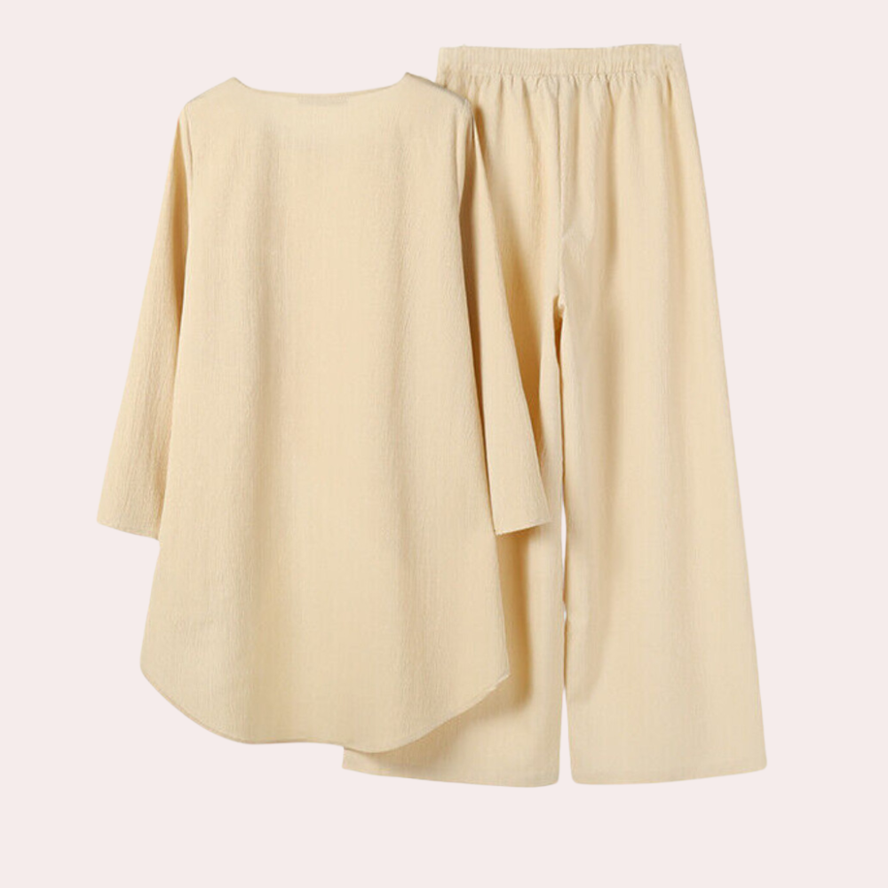 Schickes Damenmode-Ensemble