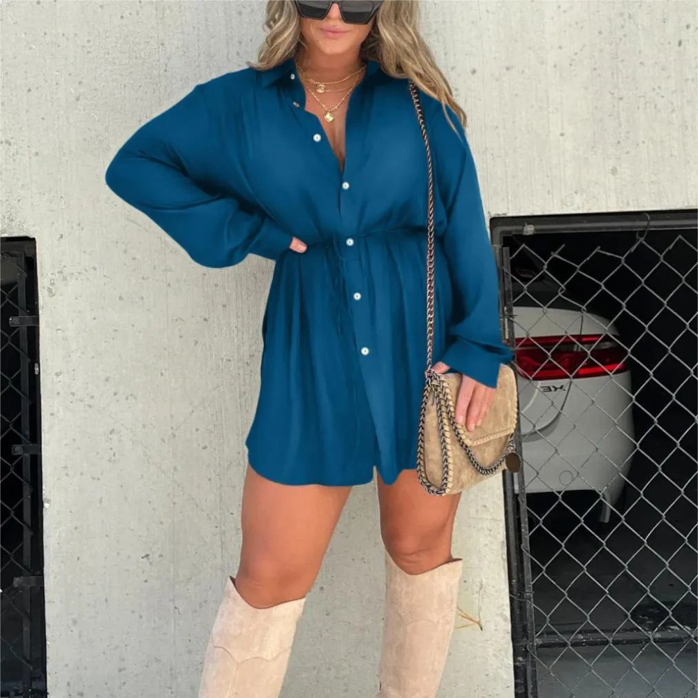 Schickes Damen-Outfit mit trendigem Top und Shorts