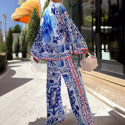 Verity - Schickes Damen-Outfit mit Blumenmotiv