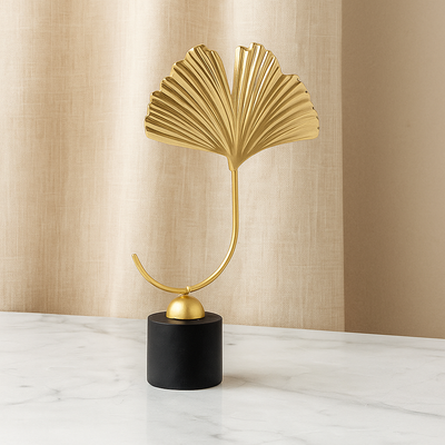 GoldenGrove – Minimalistische Ginkgo-Blatt Skulptur für eleganten natürlichen Charme
