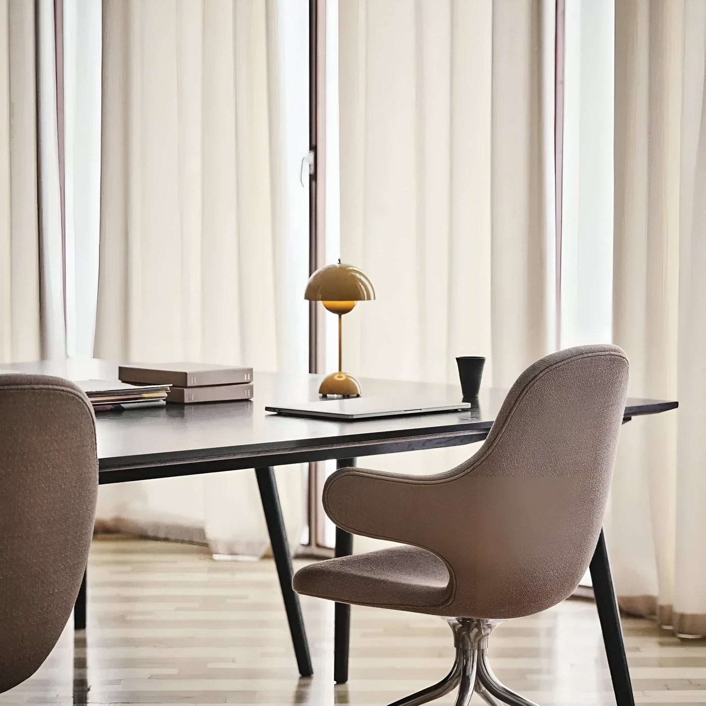 Elegant Glow - Modern Touch LED Mushroom Tischleuchte