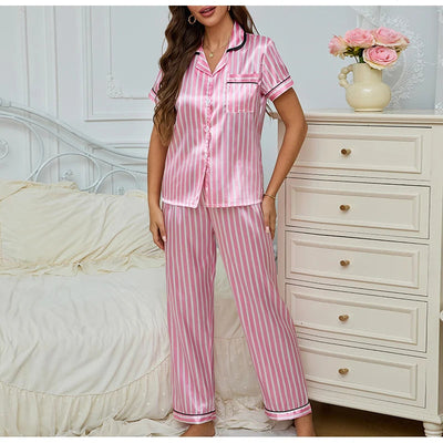 Elegantes Pyjama Set mit Gestreiftem Design