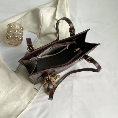 Ella™ – Vintage Schultertasche mit Bunny-Anhänger