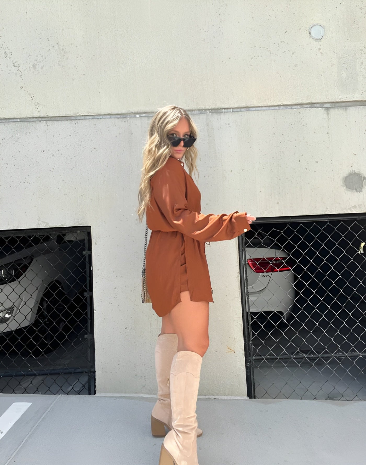 Rebecca | Trendiges Satin-Strampler-Kleid