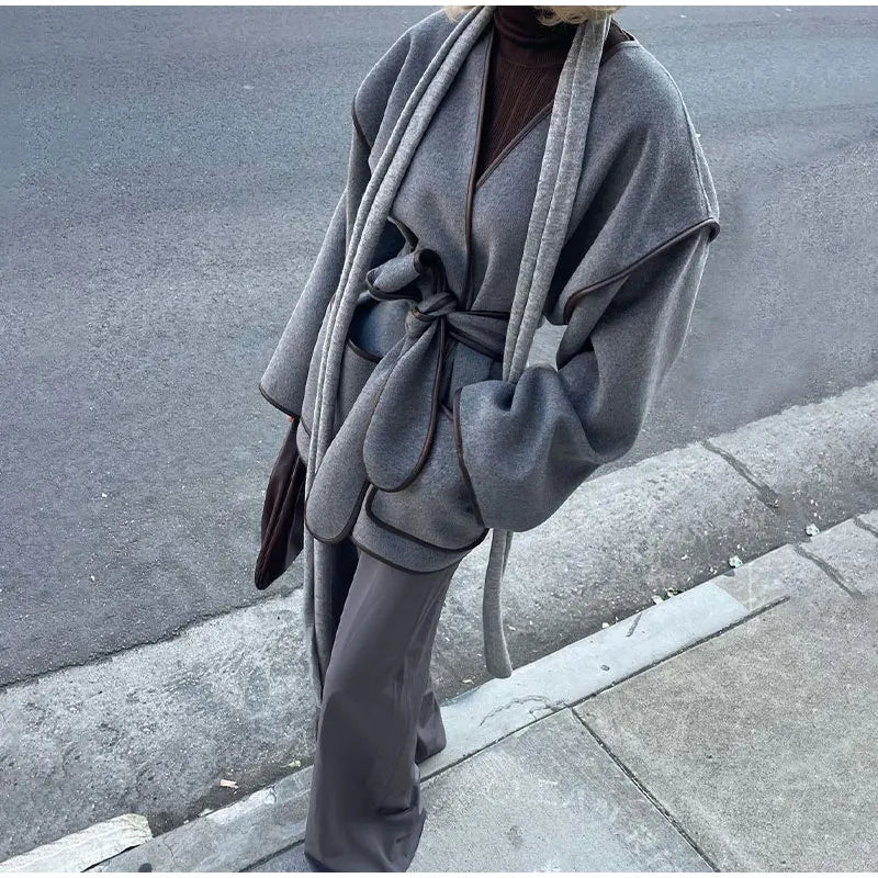 Wanda | Modern Style Mantel mit V-Ausschnitt aus Wolle