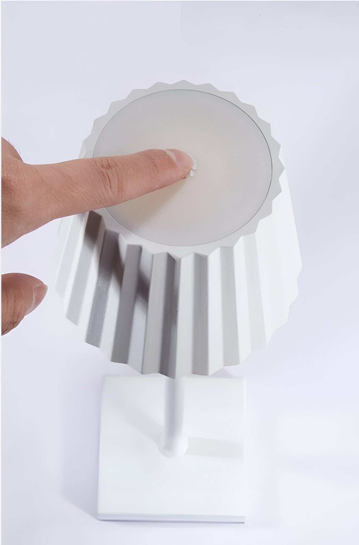 LuminaTouch - wasserdichte, wiederaufladbare, kabellose,  dimmbare LED-Tischlampe | Für drinnen und draußen geeignet | 3000K Warmweiß Licht | Designer LED Tischleuchte