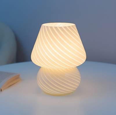 Striped Glow- Eine mundgeblasene gestreifte Glas-tischlampe