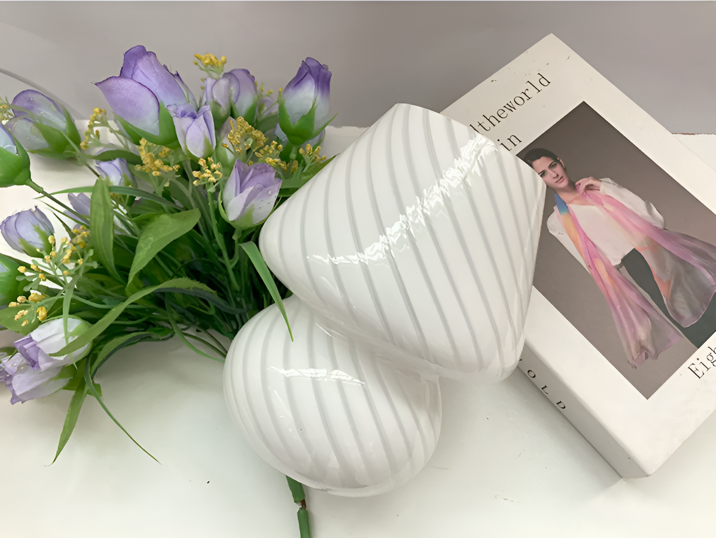 Striped Glow- Eine mundgeblasene gestreifte Glas-tischlampe