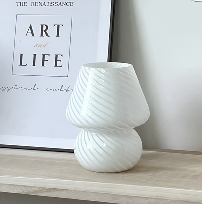 Striped Glow- Eine mundgeblasene gestreifte Glas-tischlampe