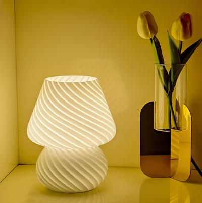 Striped Glow- Eine mundgeblasene gestreifte Glas-tischlampe