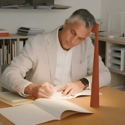 Elegante LED Tischlampe - Kabellos und Dimmbar