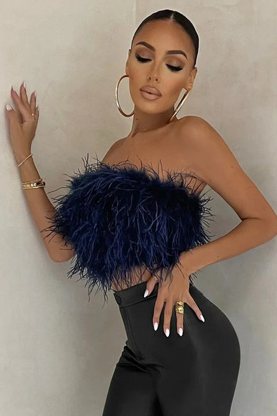 Blythe - Stylisches Feder-Crop-Top ist ein Top-Trend in diesem Jahr